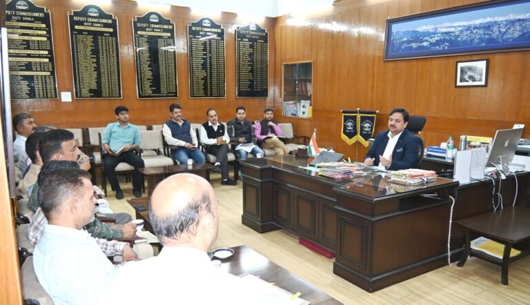 Under the Rahveer scheme, citizens helping accident victims to receive ₹25,000 reward