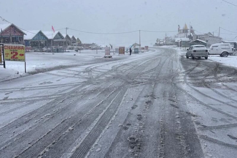 Fresh snowfall in high-altitude Himachal, roads closed in Lahaul-Spiti